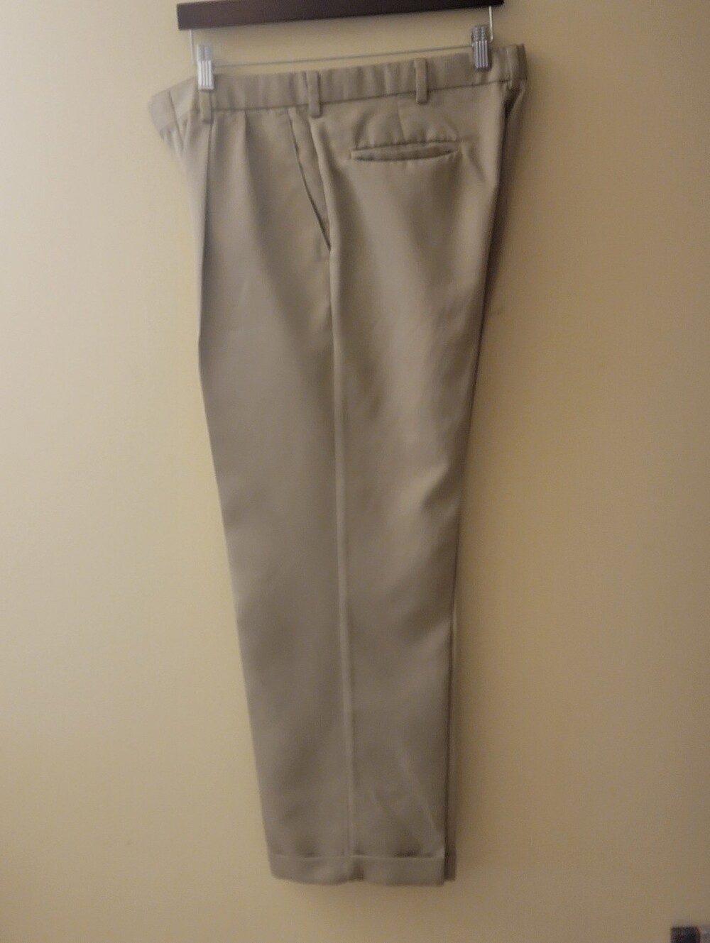 Dockers Golf Men’s Khaki Pants 32x30 Pleated Cuffed Polyester Classic Fit
